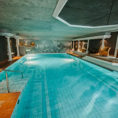 Eden Wellness فندق