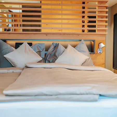 Eden Wellness מלון 4*
